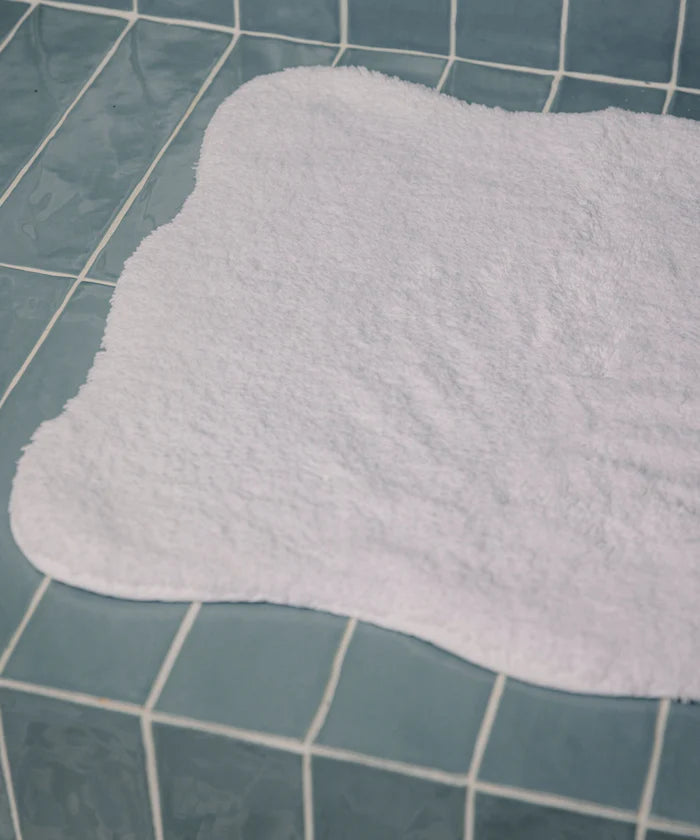 Amelia Scalloped Bath Mat