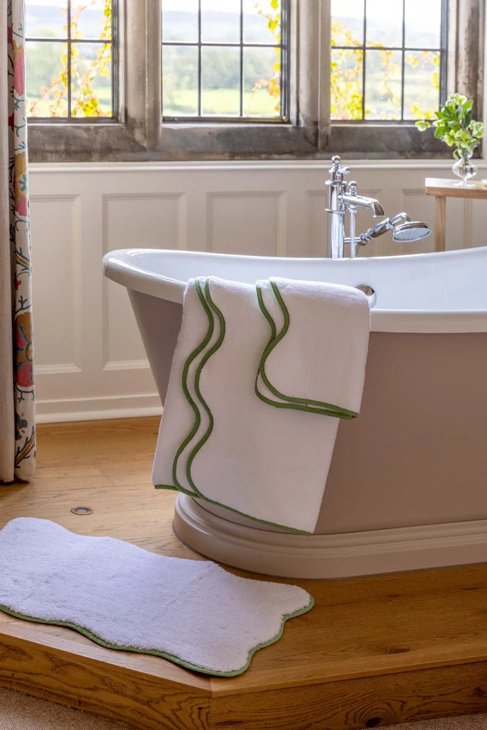 Classic Amelia Scalloped Bath Towels Bundle